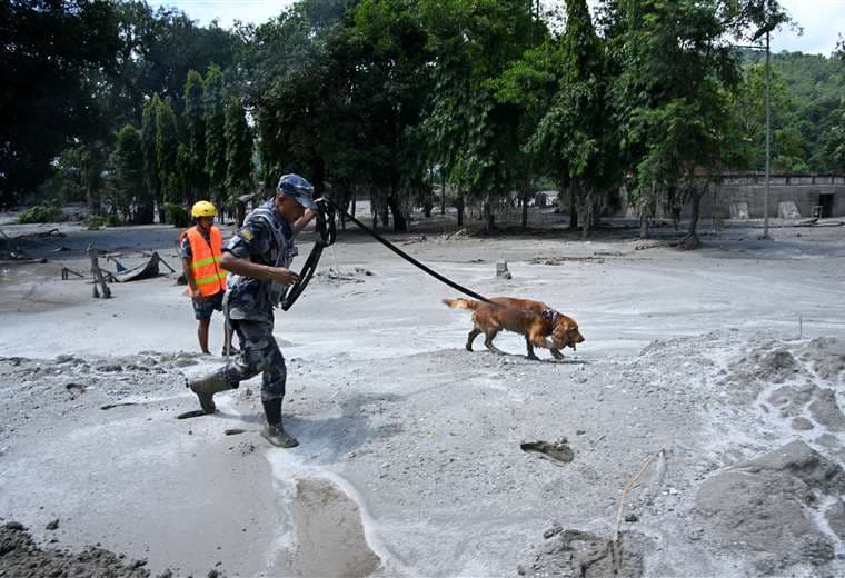 Amenaza de nuevas riadas tras alud que dejó más de 550 muertos entre Nepal y China